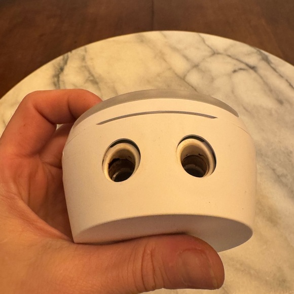 Pura 4 Smart Fragrance Diffuser - Picture 3 of 4